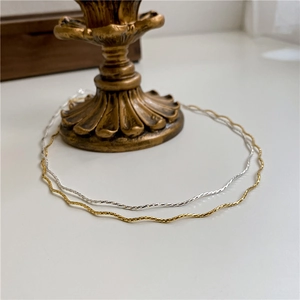 Minimalist S925 sterling silver wavy chain necklaces in gold and silver finishes