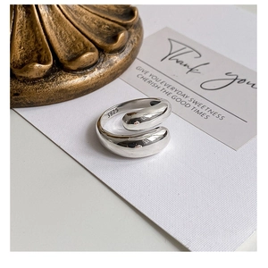 Close-up of S925 sterling silver ring showing the inner S925 hallmark and polished surface