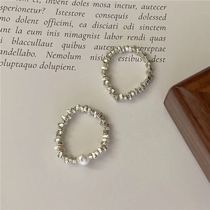 Anelli in argento sterling S925 con perla e trama irregolare in argento per donna