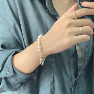 Bracelet élégant en argent S925 avec perles d'eau douce et boucle métallique chic