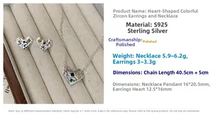 Vue détaillée du coffret bijoux collier et boucles d'oreilles cœur en argent S925