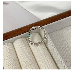 Close-up of S925 silver beaded elastic ring featuring turquoise and marble accent beads