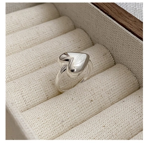 Detailed macro shot of an S925 sterling silver heart ring with a polished finish