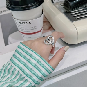 Polished S925 sterling silver overlapping ring with irregular minimalist design for women