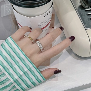 S925 sterling silver heart hollow ring and bicolor braided band set on finger