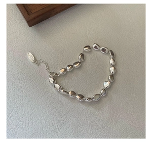 Detaillierte Makroansicht des Armbands aus S925 Sterlingsilber mit Silberstempel