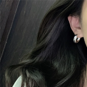 Minimalist S925 sterling silver C-shaped hoop earrings with a polished mirror finish surface
