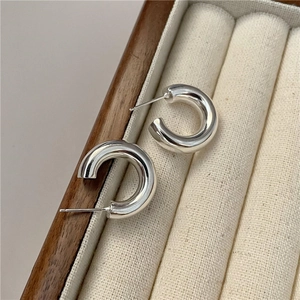 Minimalist S925 sterling silver thick C-shape hoop earrings with high-polish mirror finish