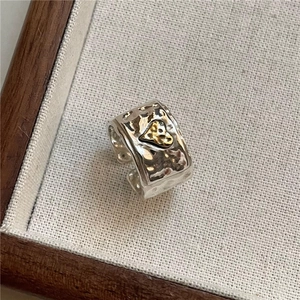 Retro S925 sterling silver wide ring with hammered texture and golden heart accent