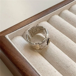 Retro S925 sterling silver wide ring with hammered texture and gold relief detail