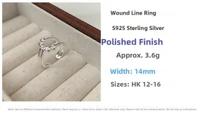 Dettaglio anello a nodo in argento S925 con larghezza 14mm e finitura lucida a specchio
