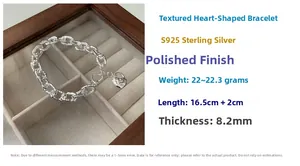 Dettaglio del bracciale a cuore in argento sterling S925 con maglie spesse e strutturate