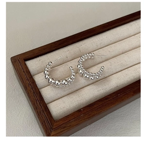 Detailed close-up of S925 sterling silver beaded C-hoop earrings with gradient beads