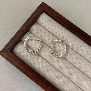 Minimalist 925 Sterling Silver Hammered Hoop Earrings For Women Vintage Textured Round Huggie Earrings Fashion Jewelry