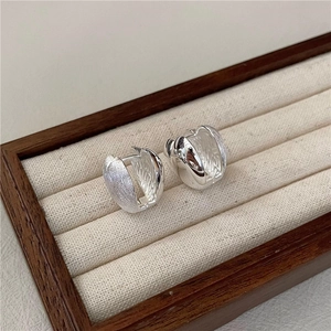 Elegant S925 sterling silver huggie earrings with brushed and polished heart finish