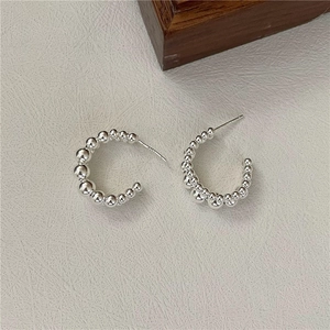 Minimalist S925 sterling silver C-shaped gradient bead earrings on a grey textured surface