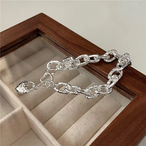 Bracciale a catena spessa in argento sterling S925 con ciondolo cuore martellato