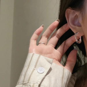 Minimalist S925 sterling silver hoop earrings with wavy texture on female model