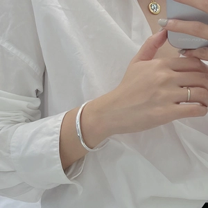 Minimalist S925 sterling silver wavy cuff bracelet with polished mirror finish on wrist