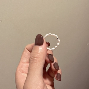 Elastic freshwater pearl ring with a S925 sterling silver bead on a model hand