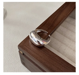 Macro shot of S925 sterling silver ring showing polished texture and S925 engraving details