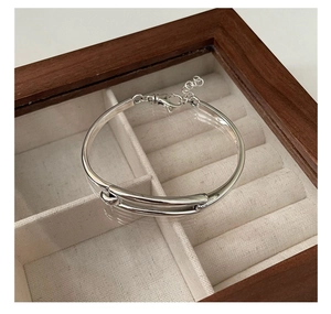 Close-up of S925 sterling silver geometric bracelet with lobster clasp in a jewelry box