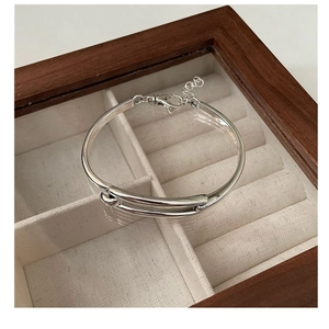 Detail of S925 sterling silver geometric bracelet with lobster clasp and extension chain