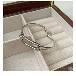 Detail view of S925 sterling silver minimalist geometric bracelet with lobster clasp