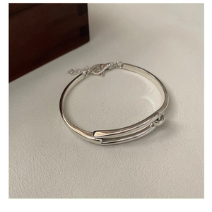 Detailed view of S925 sterling silver geometric bracelet with crossover design and clasp