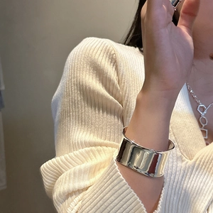 Brazalete ancho abierto de plata de ley S925 con acabado de espejo pulido minimalista