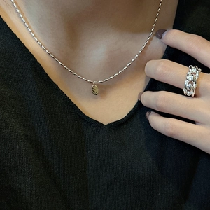 Élégant collier de perles en argent S925 avec pendentif LOVE et bague tressée assortie