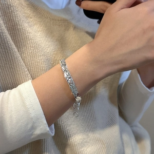 S925 sterling silver hammered texture bracelet with adjustable chain on wrist