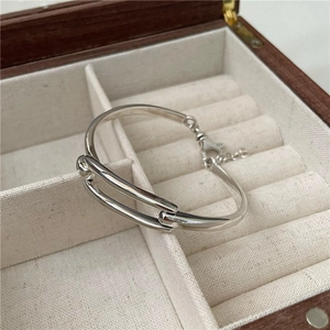 Elegant S925 sterling silver geometric open bangle with polished finish and adjustable chain