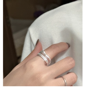 Detail of S925 sterling silver double-layer liquid ring with brushed texture on model's hand