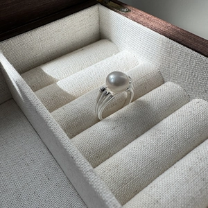 Elegant S925 sterling silver ring featuring a large white pearl and textured ribbed band
