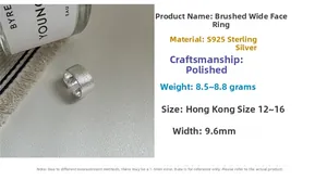 Détail de la bague en argent sterling S925 avec finition brossée et dimensions précises