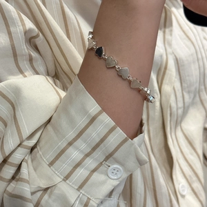 Elegant S925 sterling silver heart-shaped link bracelet for women with matte finish