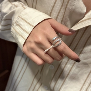 Minimalist S925 sterling silver U-shaped open ring with delicate white pearls on hand