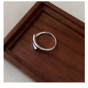 Detail showing the S925 sterling silver hallmark on the polished inner band of the ring