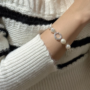 S925 sterling silver pearl bracelet featuring irregular textured silver rings on a model