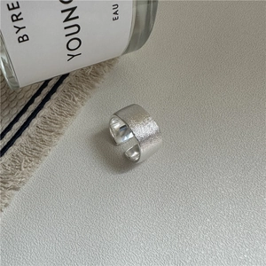 Bague carrée en argent sterling S925 mat avec finition brossée et ouverture réglable