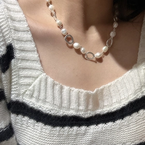 S925 sterling silver necklace with freshwater pearls and irregular silver metal rings