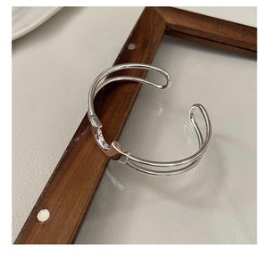 Bracciale rigido aperto in argento sterling S925 con design moderno a morsetto lucido
