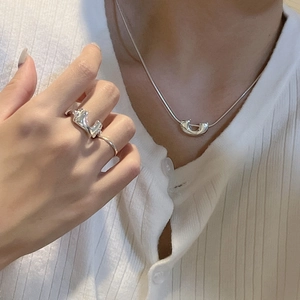 Set di gioielli minimalisti in argento S925 con collana a forma di U e anello coordinato