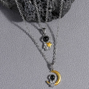 Collier de Couple Astronaute en Alliage Créatif Pendentif Spationaute Étoile Lune Chaîne à Maillons pour Amoureux Bijoux