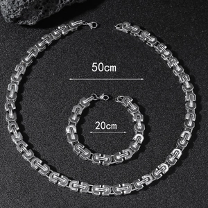 Détail macro de l'ensemble collier byzantin 50cm et bracelet 20cm en acier inoxydable