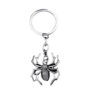 Gothic 3D spider alloy keychain with vintage silver finish and detailed textured pendant