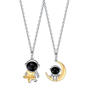 Colliers de couple astronaute avec pendentifs étoile et lune d'or sur chaînes