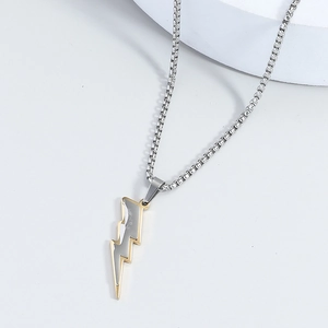 Collier avec pendentif éclair minimaliste en acier inoxydable bicolore argent et or