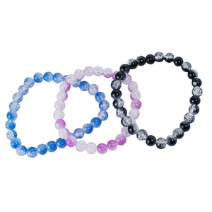 Tre braccialetti con perline di cristallo cracklé da 8mm nei toni blu, viola e nero-bianco
